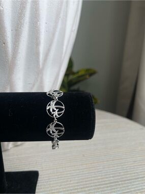 Round Silver accent with pavé palm trees Link Bracelet